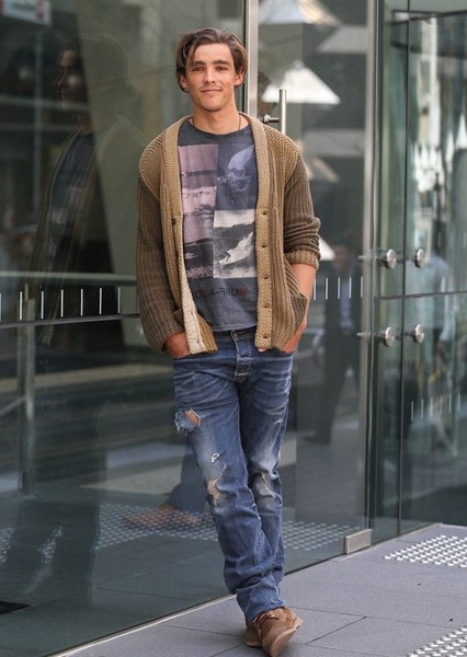 Brenton Thwaites photo