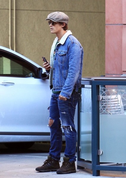 Brenton Thwaites photo