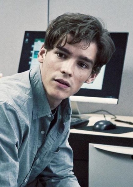 Brenton Thwaites photo