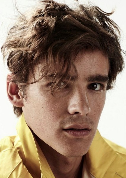 Brenton Thwaites photo