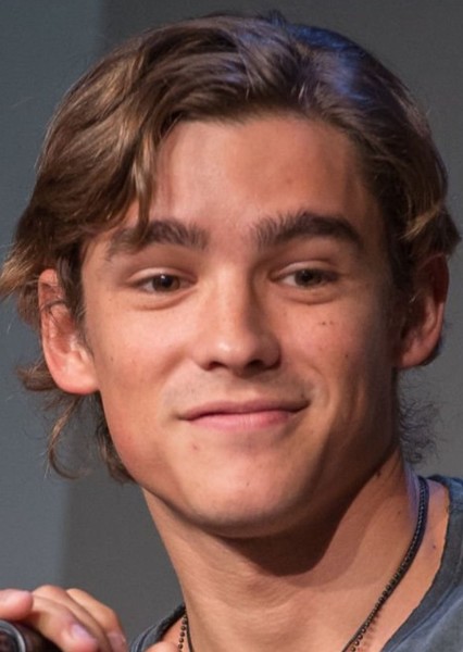 Brenton Thwaites photo