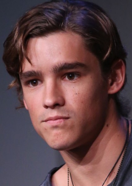 Brenton Thwaites photo