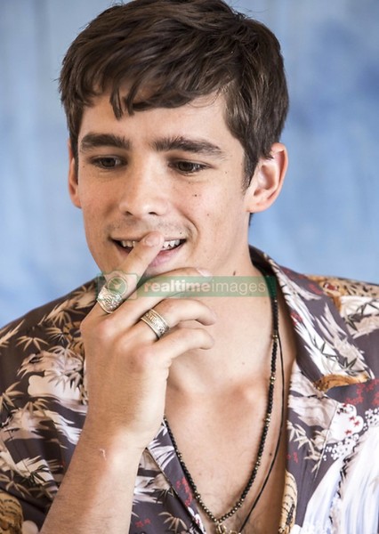 Brenton Thwaites photo