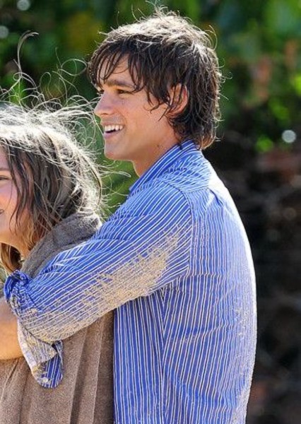Brenton Thwaites photo