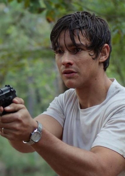 Brenton Thwaites photo