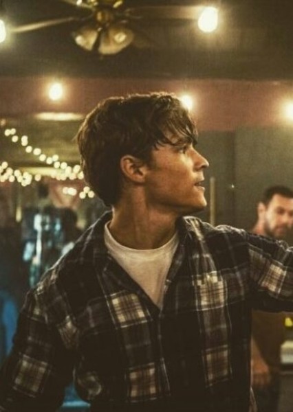 Brenton Thwaites photo