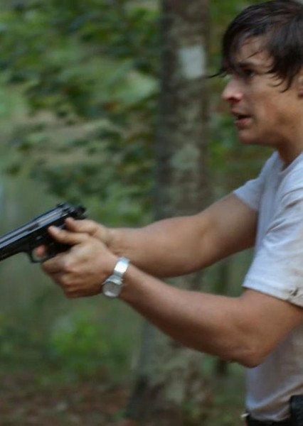 Brenton Thwaites photo
