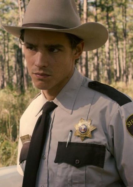Brenton Thwaites photo