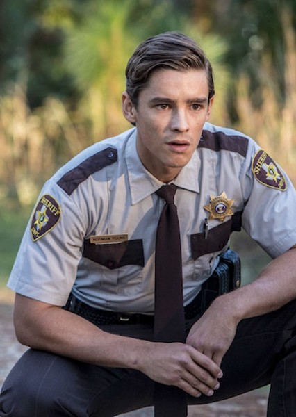Brenton Thwaites photo