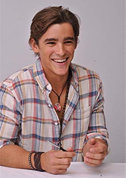 Brenton Thwaites photo