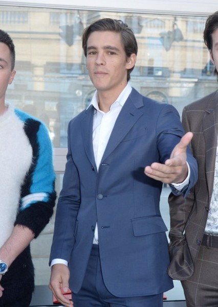 Brenton Thwaites photo