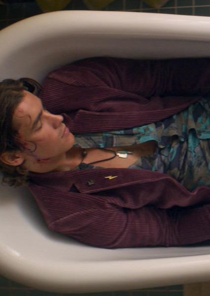 Brenton Thwaites photo