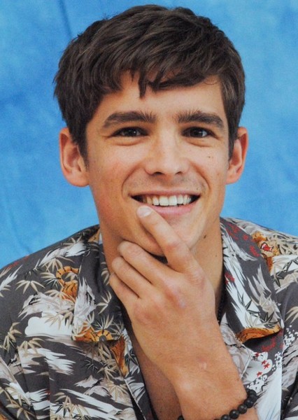 Brenton Thwaites photo