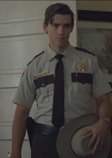 Brenton Thwaites photo