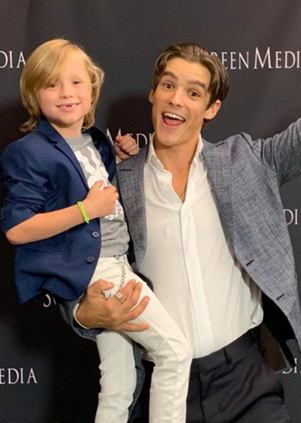 Brenton Thwaites photo