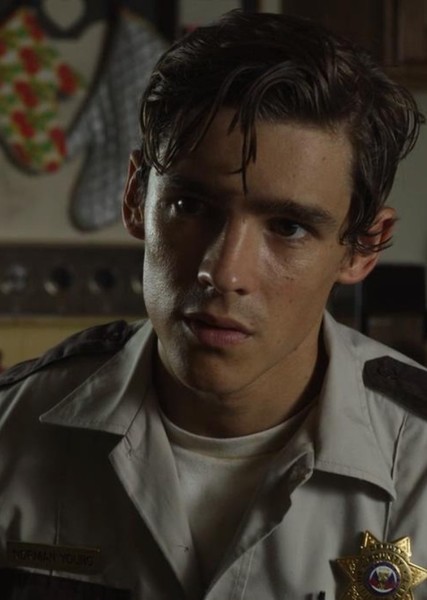 Brenton Thwaites photo