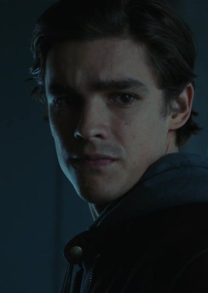 Brenton Thwaites photo