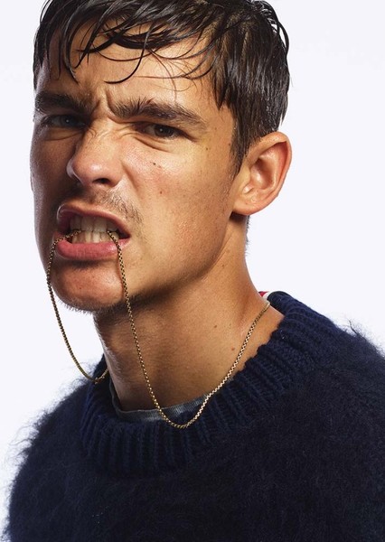 Brenton Thwaites photo