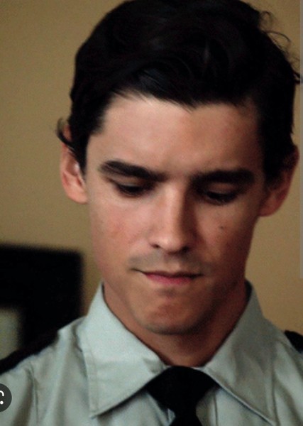 Brenton Thwaites photo