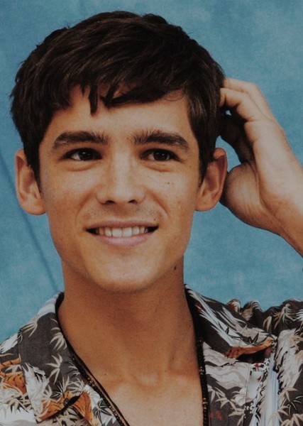 Brenton Thwaites photo