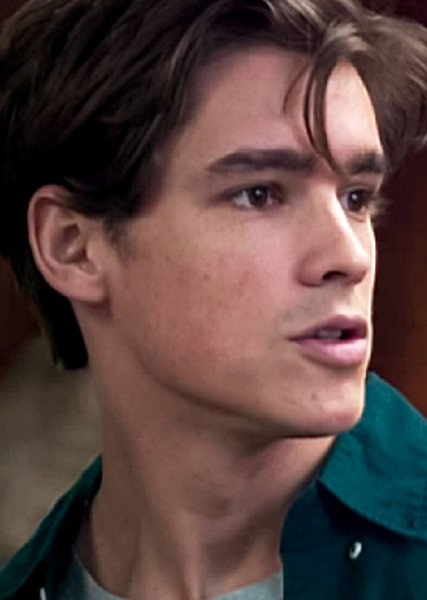 Brenton Thwaites photo