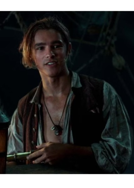 Brenton Thwaites photo