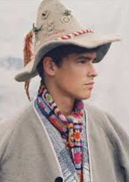 Brenton Thwaites photo