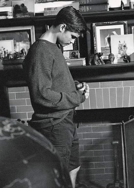 Brenton Thwaites photo
