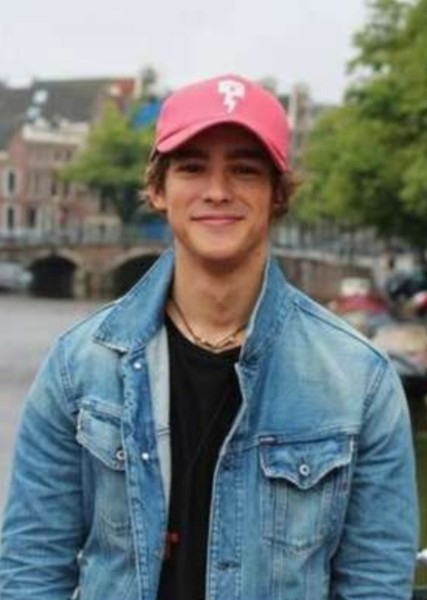 Brenton Thwaites photo