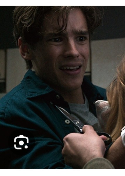 Brenton Thwaites photo