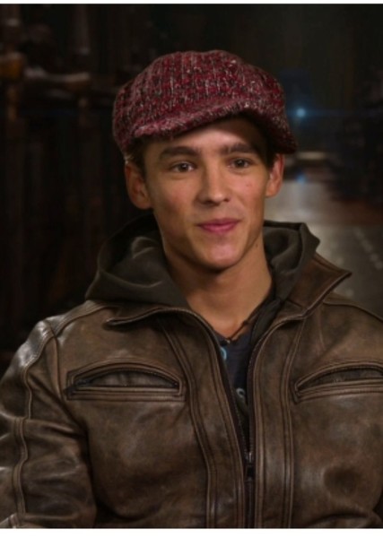 Brenton Thwaites photo