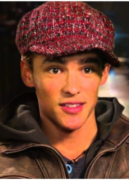Brenton Thwaites photo