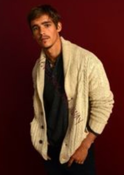 Brenton Thwaites photo
