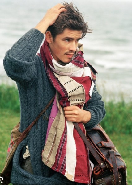 Brenton Thwaites photo