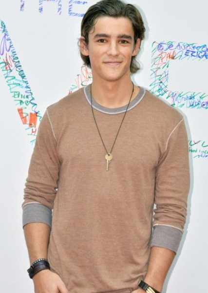 Brenton Thwaites photo