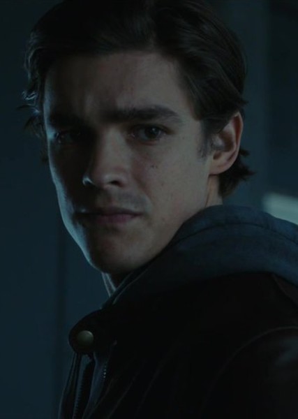 Brenton Thwaites photo