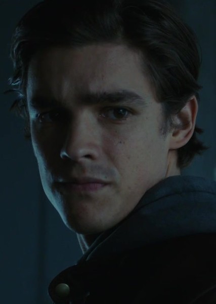 Brenton Thwaites photo