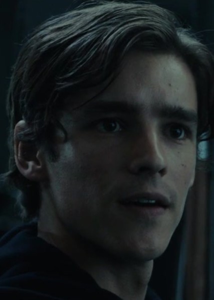 Brenton Thwaites photo