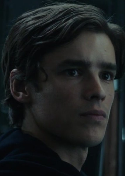 Brenton Thwaites photo