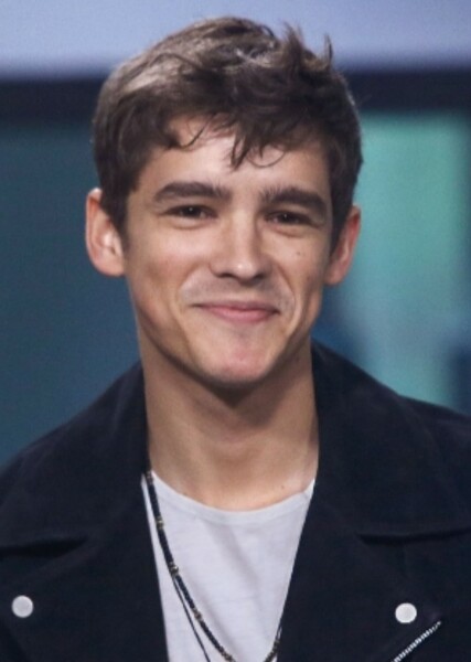 Brenton Thwaites photo
