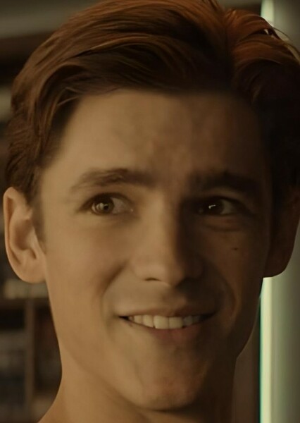 Brenton Thwaites photo