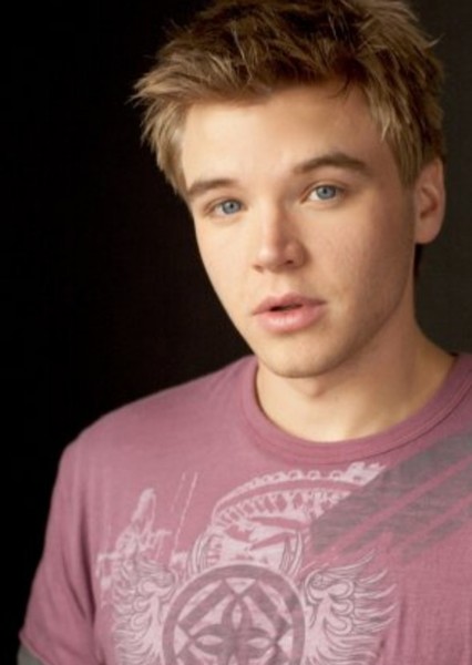 Brett Davern photo