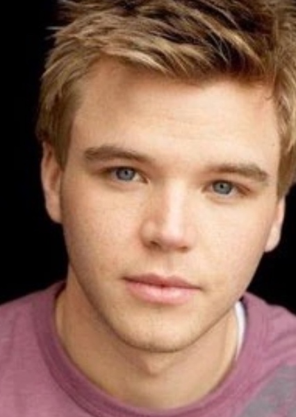 Brett Davern photo