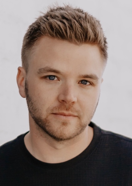 Brett Davern photo