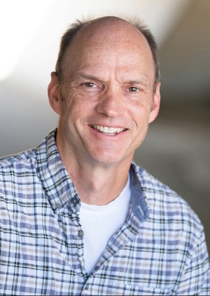Brian Stepanek as Lynn Sr. in The Loud Hollywood Stars