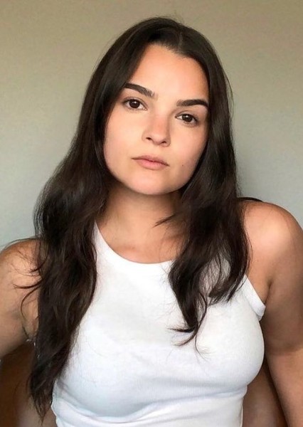 Brianna Hildebrand photo