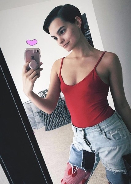 Brianna Hildebrand photo