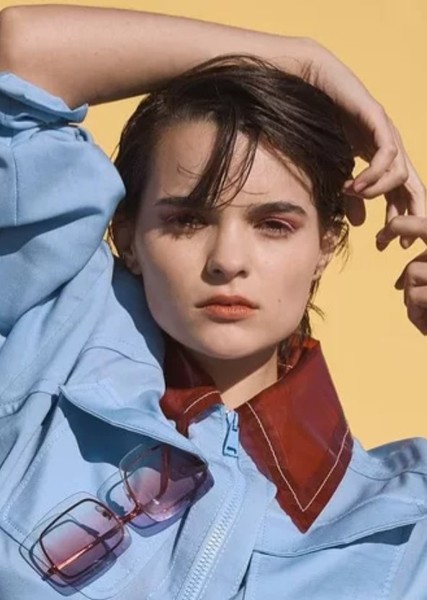 Brianna Hildebrand photo