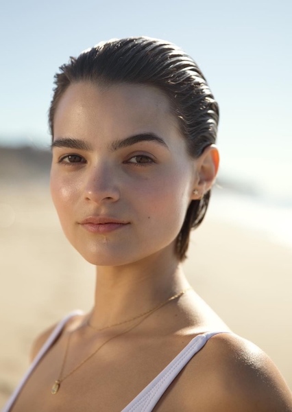 Brianna Hildebrand photo