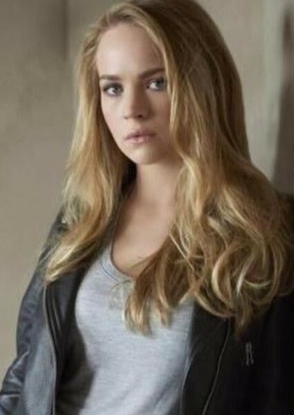 Britt Robertson photo
